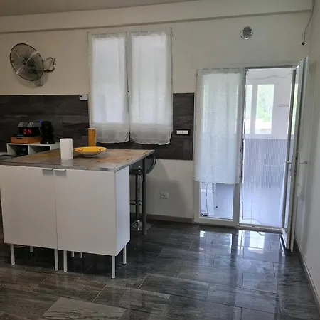Del Li-lioni Di Teranga Apartmán *