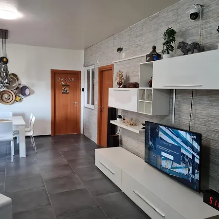 Del Li-lioni Di Teranga Appartamento