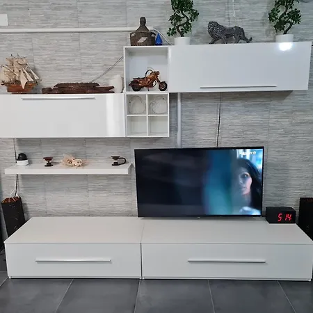 Del Li-lioni Di Teranga Apartmán *