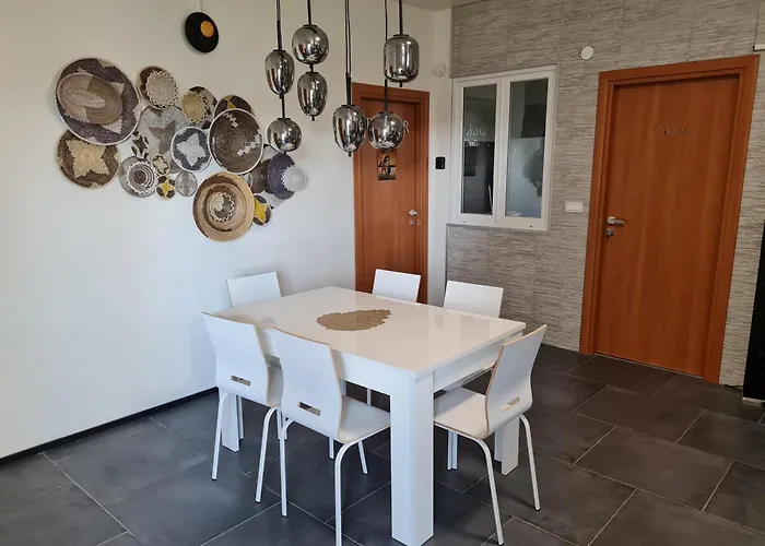 Del Li-lioni Di Teranga Apartamento