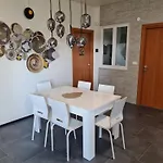 Del Li-lioni Di Teranga Apartmán