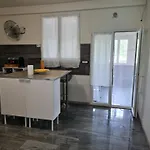 Del Li-lioni Di Teranga Apartmán *