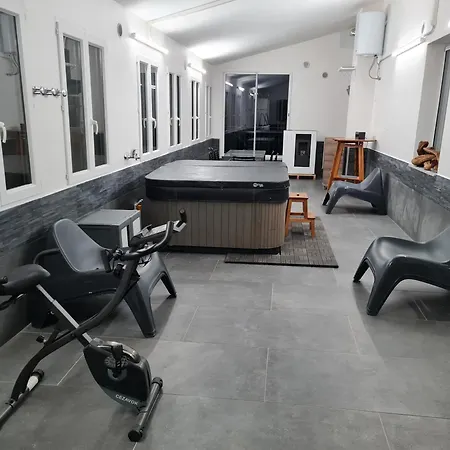 Del Li-lioni Di Teranga Apartament *