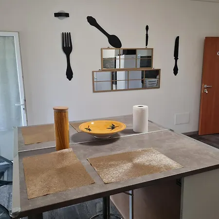 Del Li-lioni Di Teranga Apartament