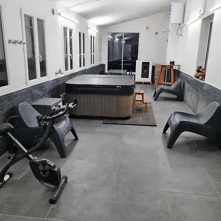Del Li-lioni Di Teranga Apartament *