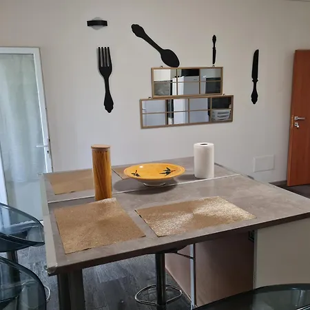 Del Li-lioni Di Teranga Apartament